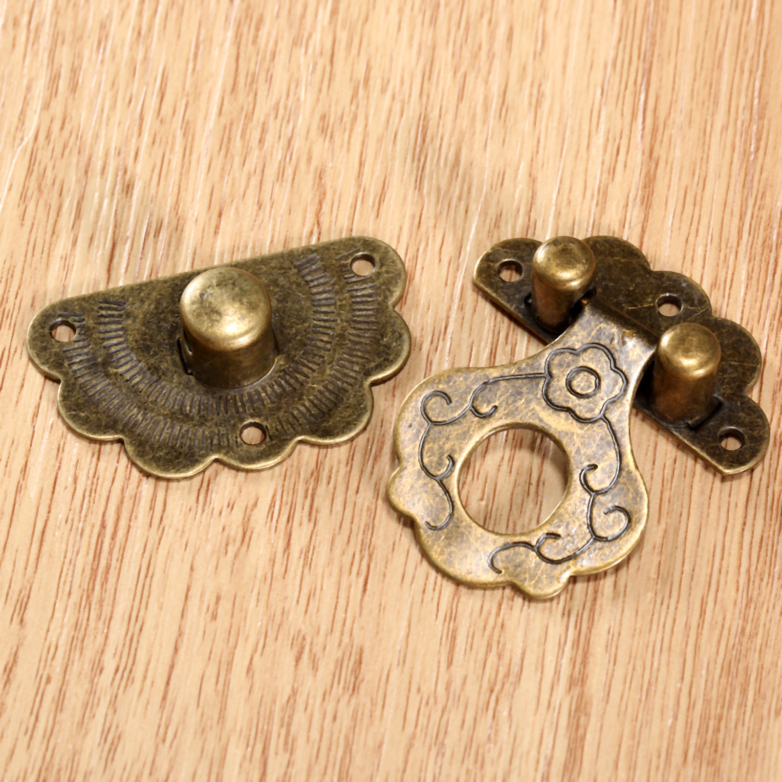 Cerradura de cerrojos de bronc - Antique Brass Hook reseña y precio